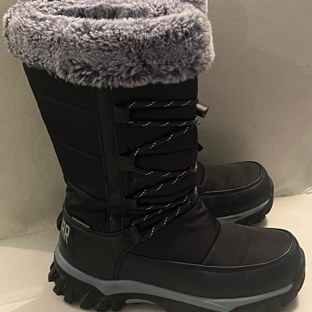 Cougar Kids Black and Gray Boots with rubber sole nonslip